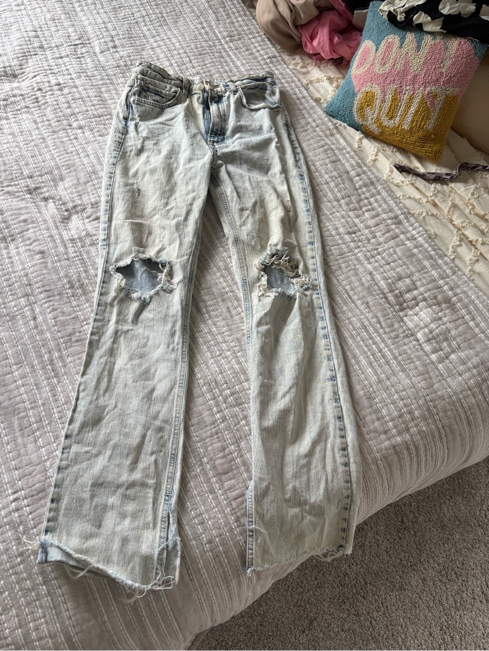 Zara Light Wash Distressed Knee-Rip Jeans